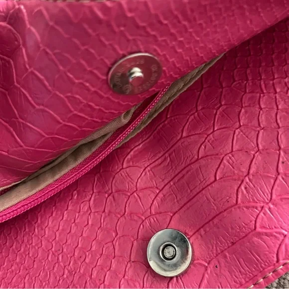 2/$20 Jaclyn Smith Faux Snakeskin Multi-Pocket Purse - Picture 13 of 15